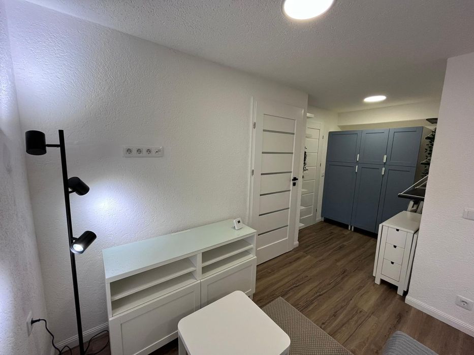 PF inchiriez garsoniera NOUA in Parc Sub Arini