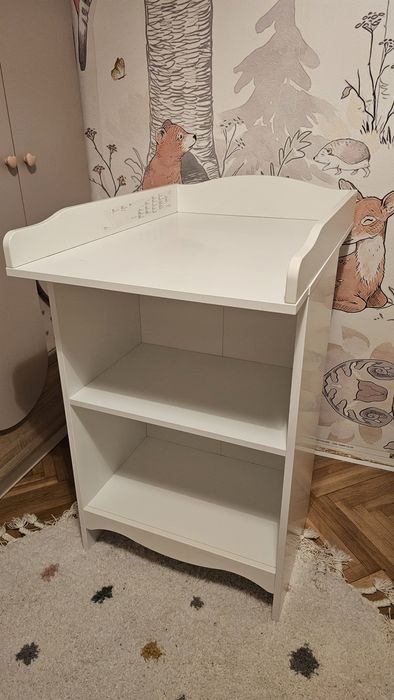 Vând masa de infasat Ikea