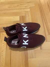 Спортни обувки DKNY