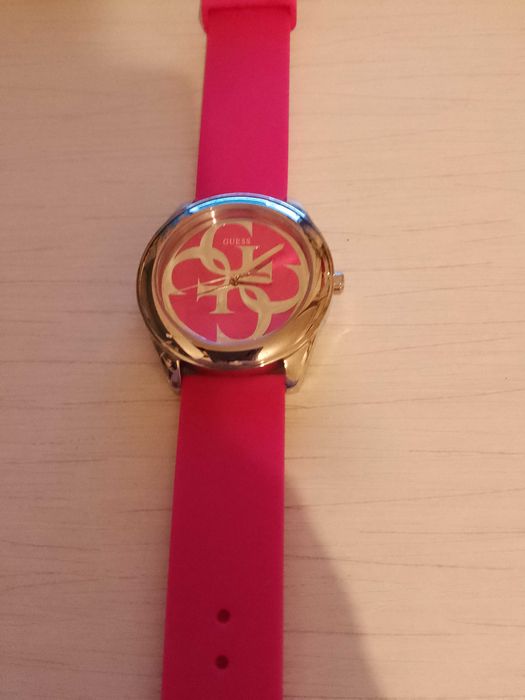 Guess оригинален НОВ часовник