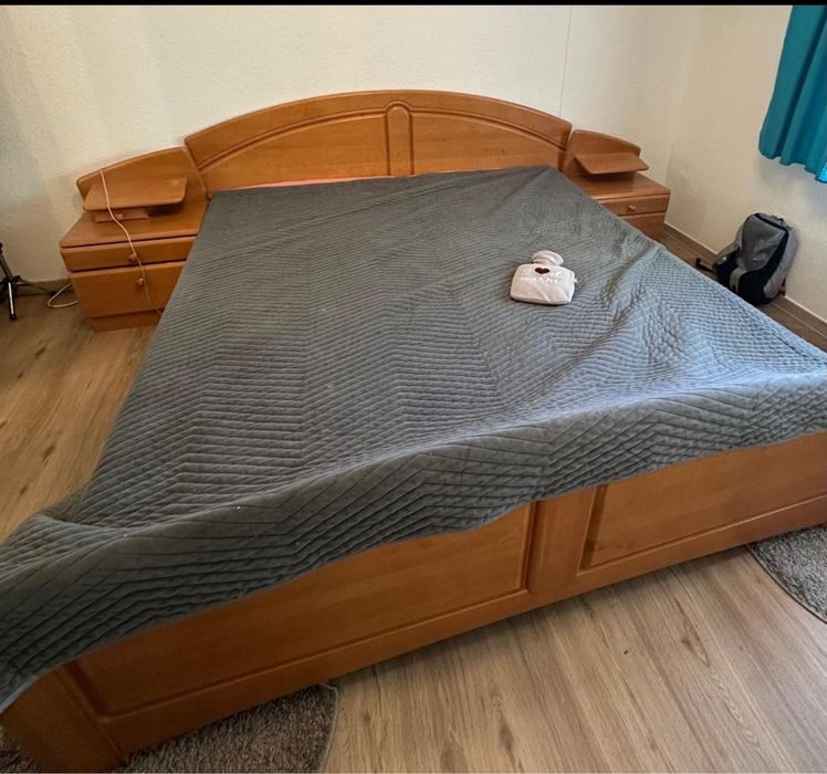Pat 180x200 cu noptiere