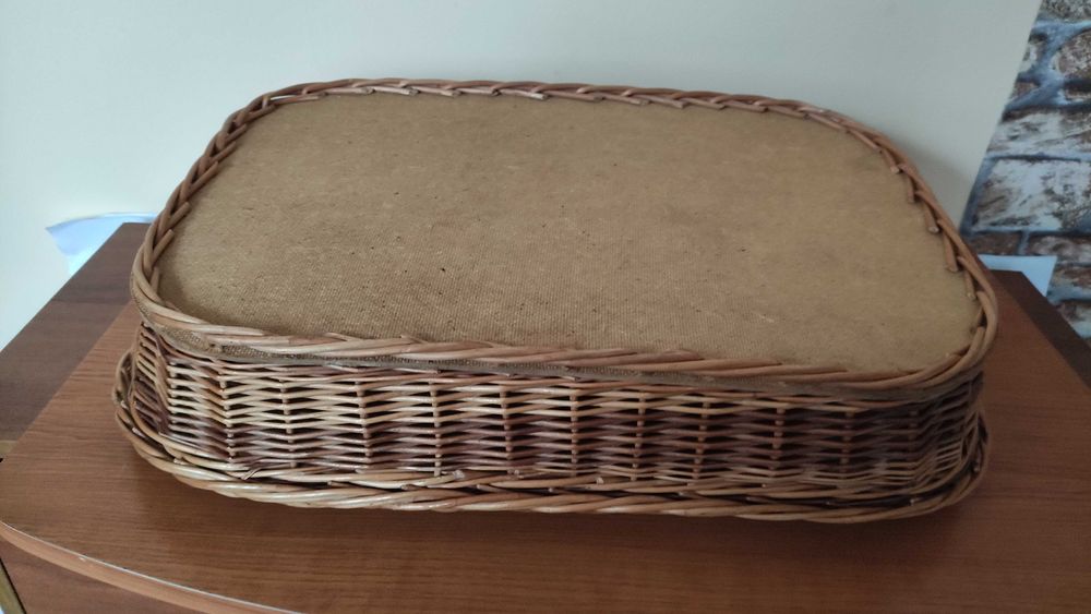 Два големи плетени панера/подноса с подсилено дъно
