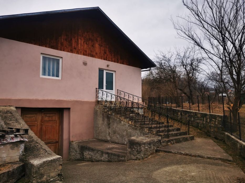 Vand spatiu comercial/industrial.