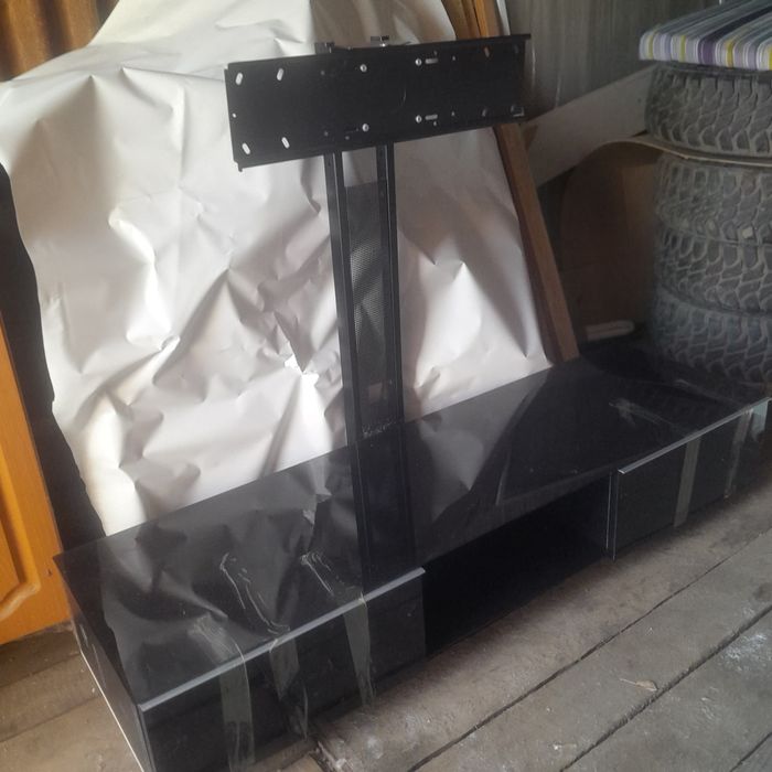 Продам тумбу под телевизор с кранштейном