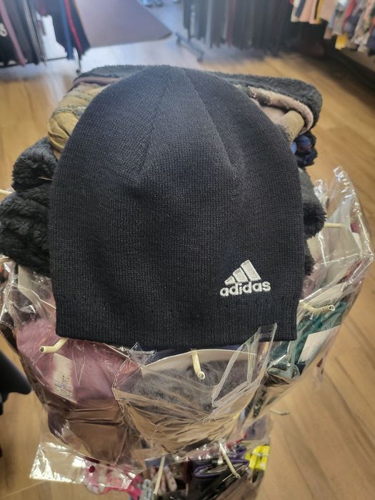 Черна шапка Адидас