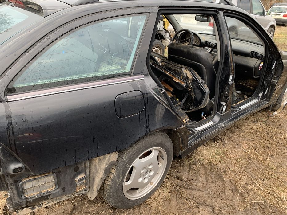 Mercedes-benz W203 C220 CDI на части