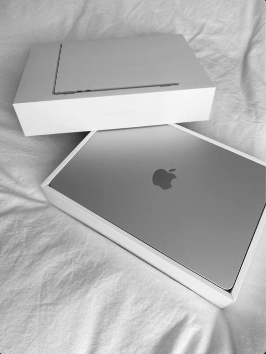 MacBook Air 13” (2022, M2)