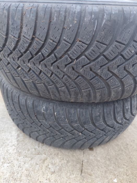 2 anvelope  M+S 195/55R15 preț  35 RON bucata.