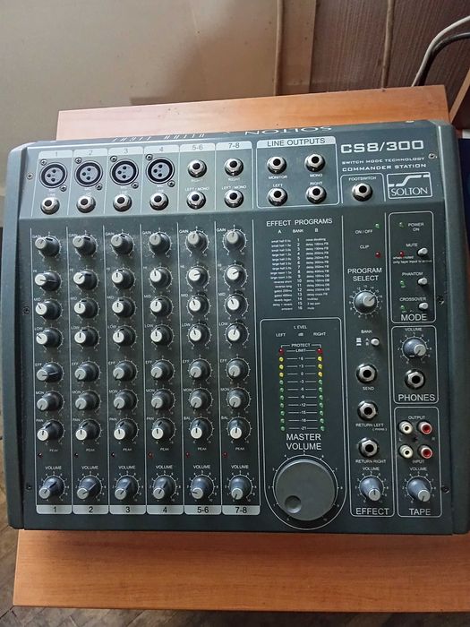 Продавам мишпулт SOLTON CS 8/300