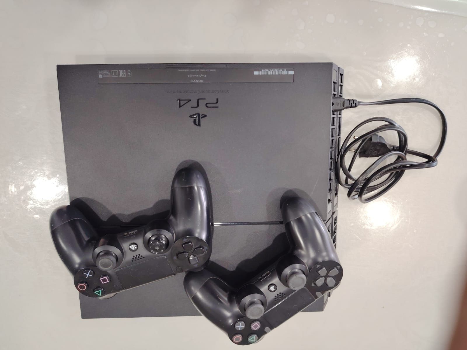 Продам Playstation 4