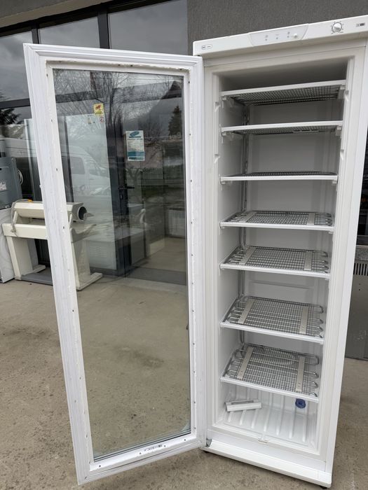 Минусова хладилна витрина Whirlpool 180см