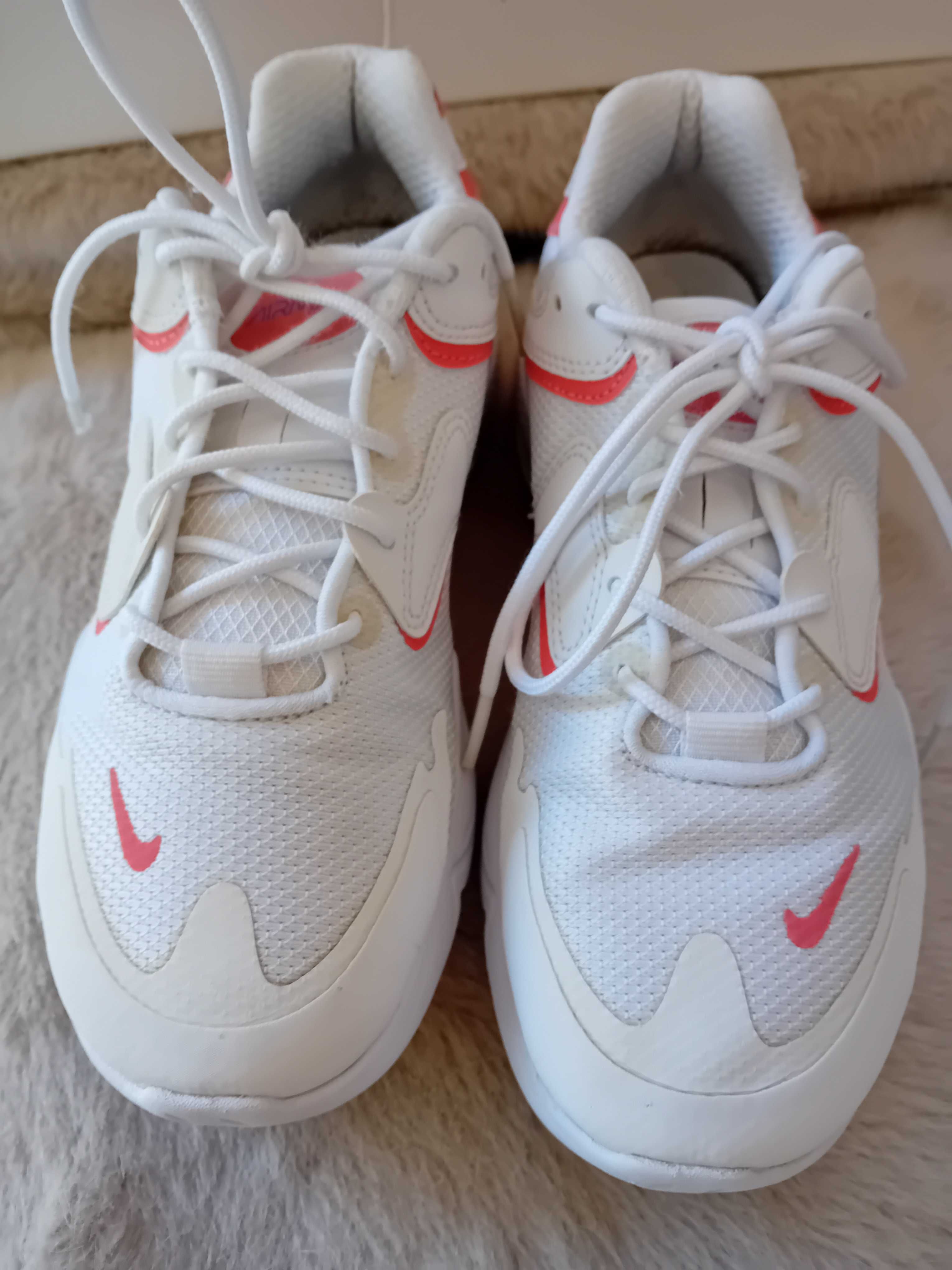 Маратонки найк NIKE