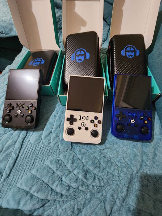 Уникална Мощна Нова Конзола R36  MAX с калъф