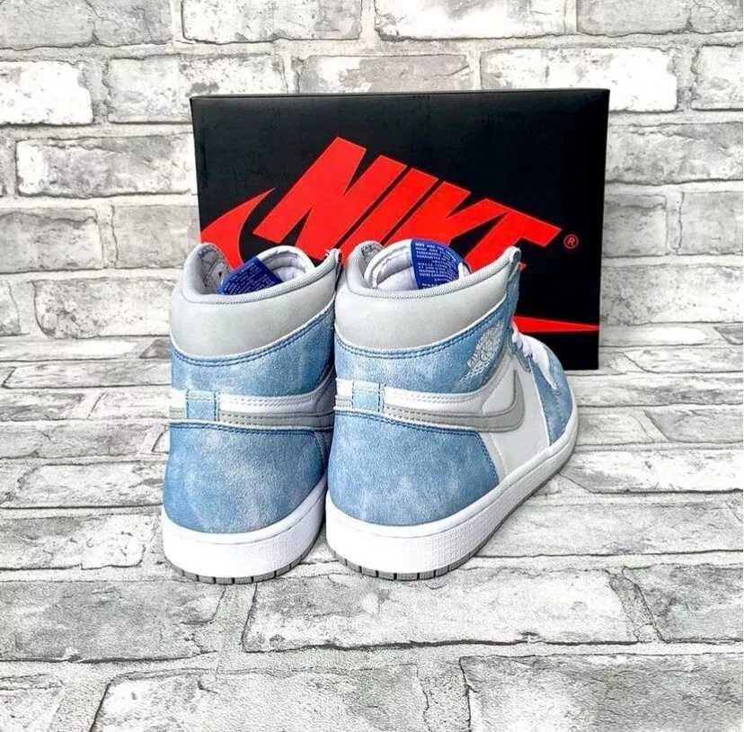 Sneakers Nike Air Jordan 1 Retro Hyper Royal Edition