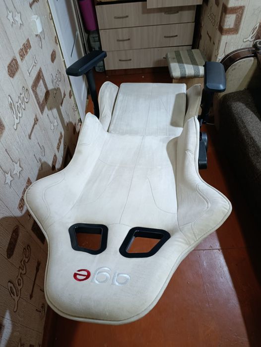 Продам игровое кресло Age