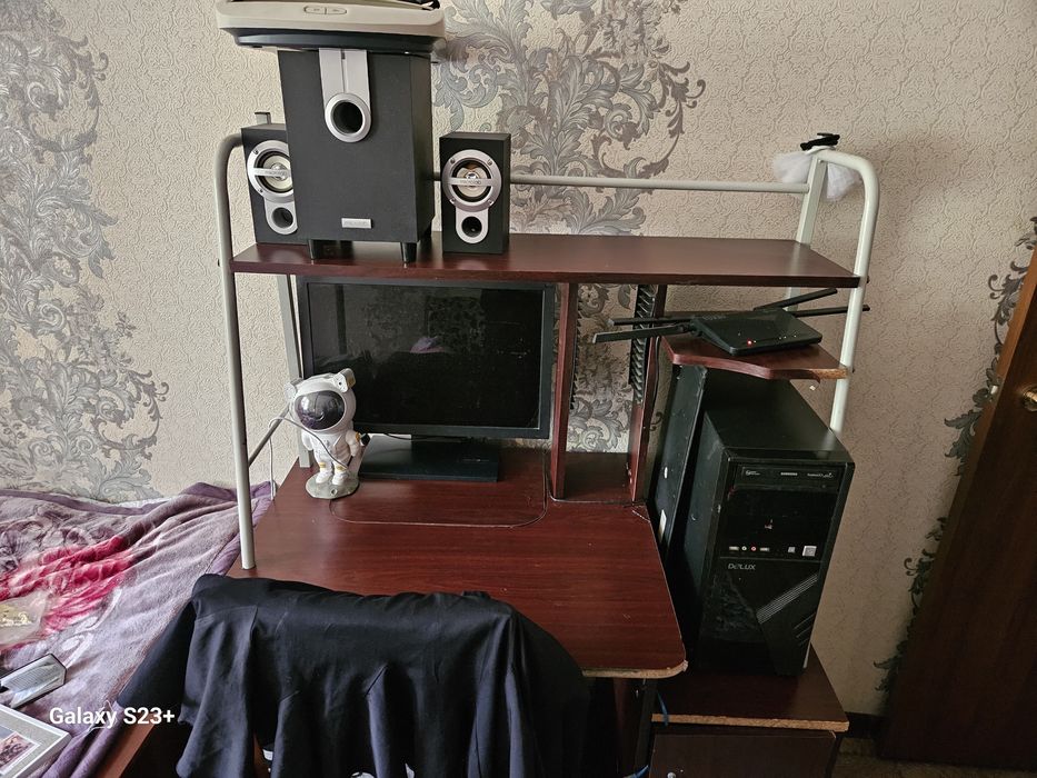 Продадим компьютерный стол и компьютер