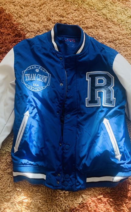 Vand hainute copii intre varsta 4-7 ani