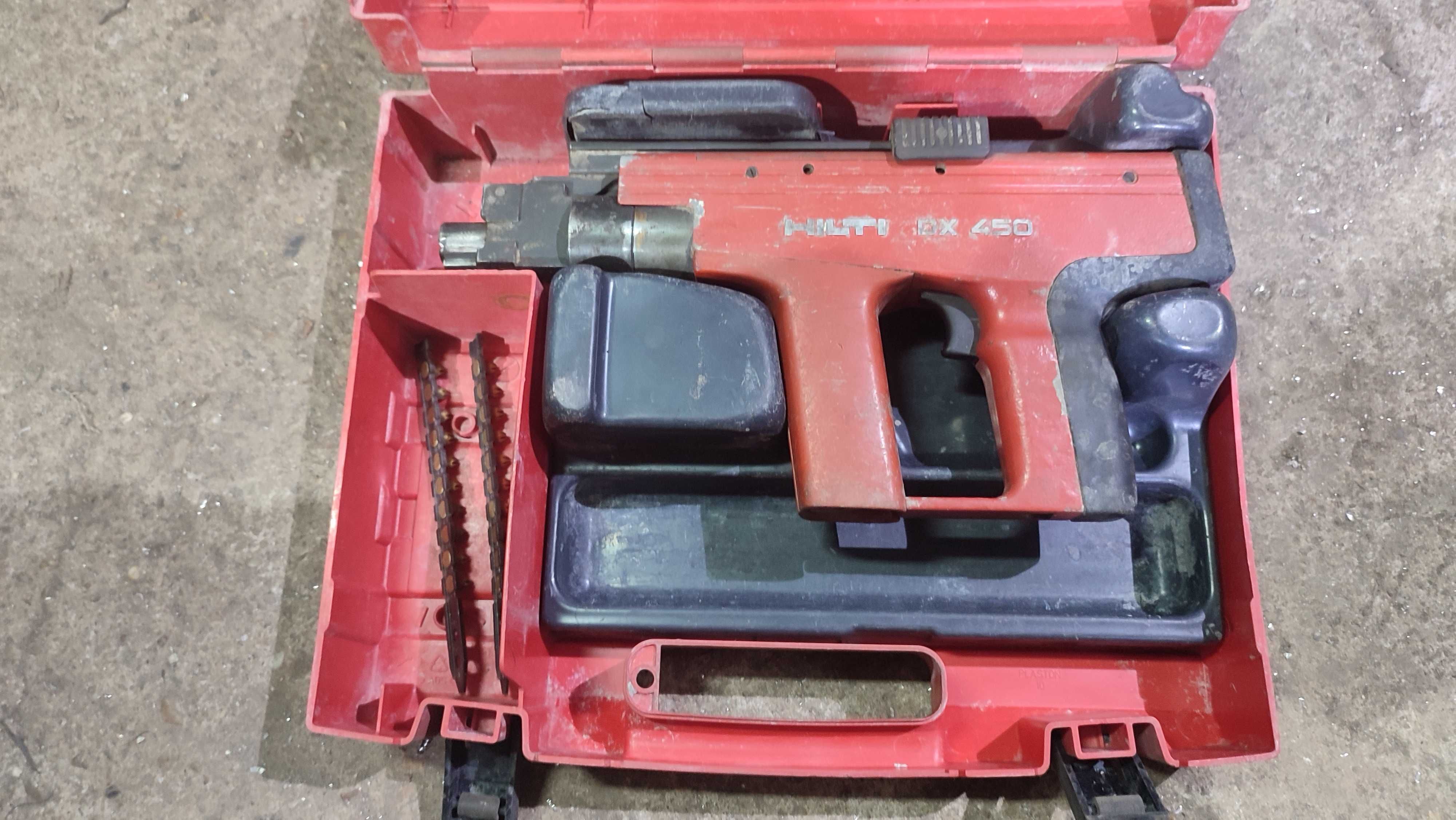 Пистолет за гвоздеи Hilti DX 450