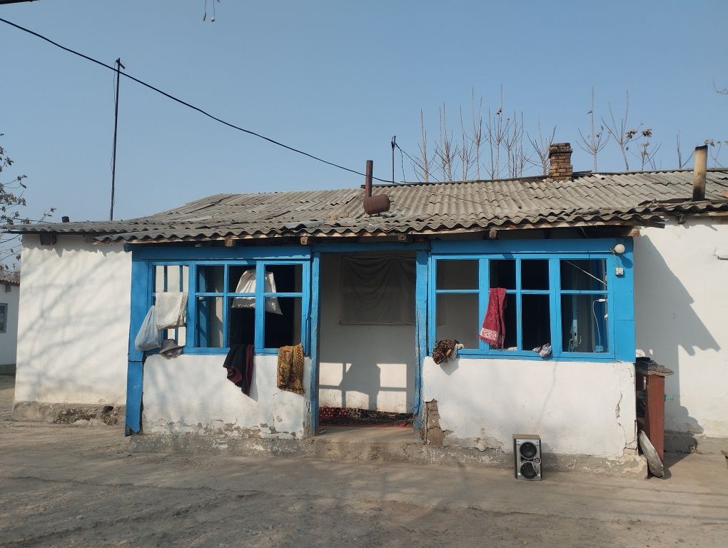 Tezda uy sotiladi: Qulay joylashuv, katta yer maydoni.
