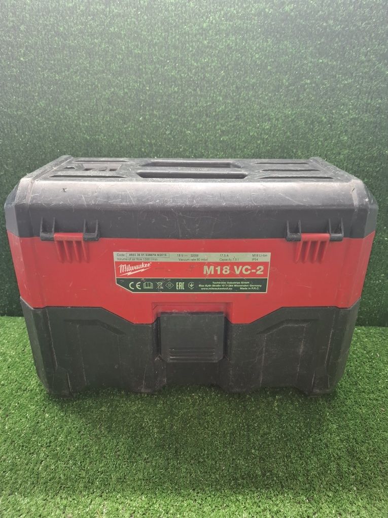 Прахосмукачка на Milwaukee M18 VC-2