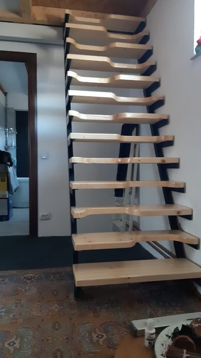 Trepte scări interioare din lemn masiv