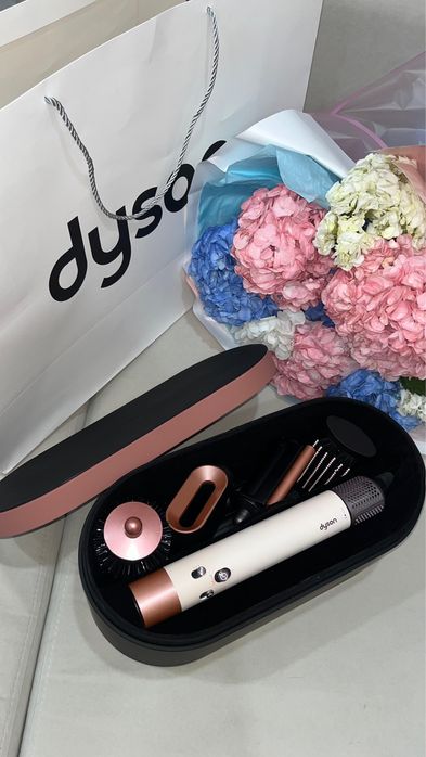 Продаю Dyson Airwrap Complete. Состояние отличное, комплект полный.