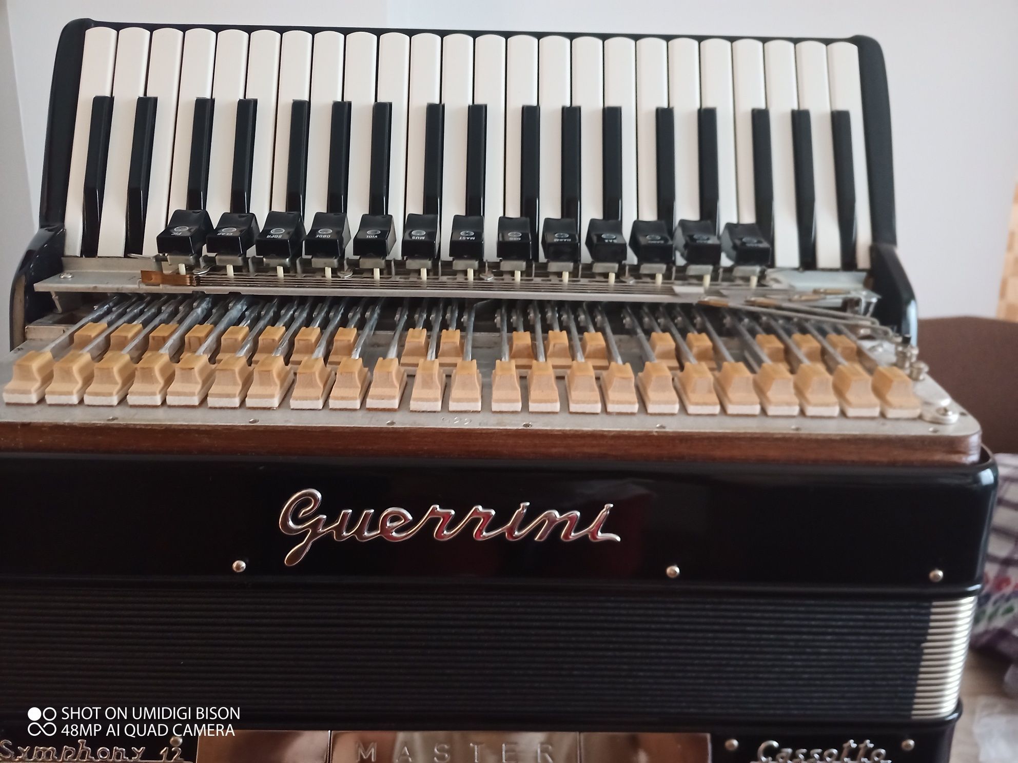 Vind acordeon Guerini Symphony 12