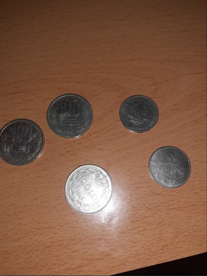 Monede vechi de colecție. 
2 monede 100 Lei din 1992 și 1993
1 moneda