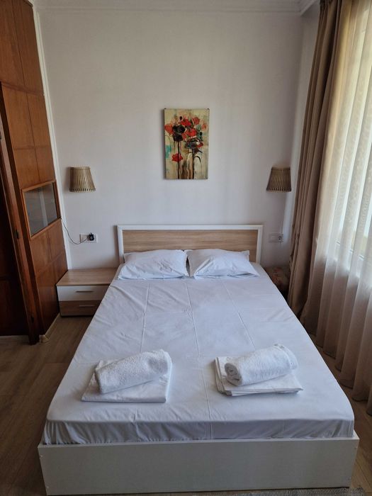 Дава се под наем Тристаен апартамент в Бургас, Център - 100 кв.м за 612 € - Снимка #4