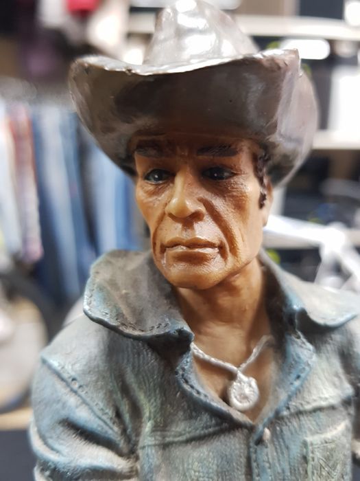 Оригинални статуи на Даниел монфорд