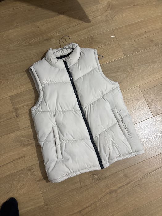 Veste albe si negre