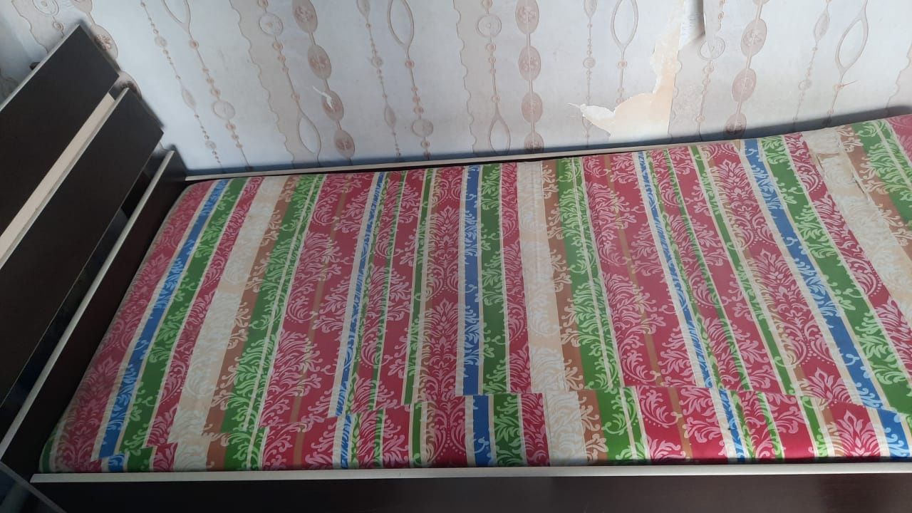 Продам тахту с матрасом