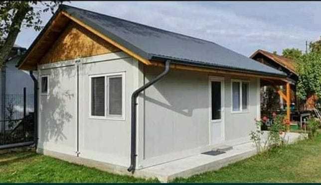 Case moderne pe structura metalica, cabane tip A la cheie