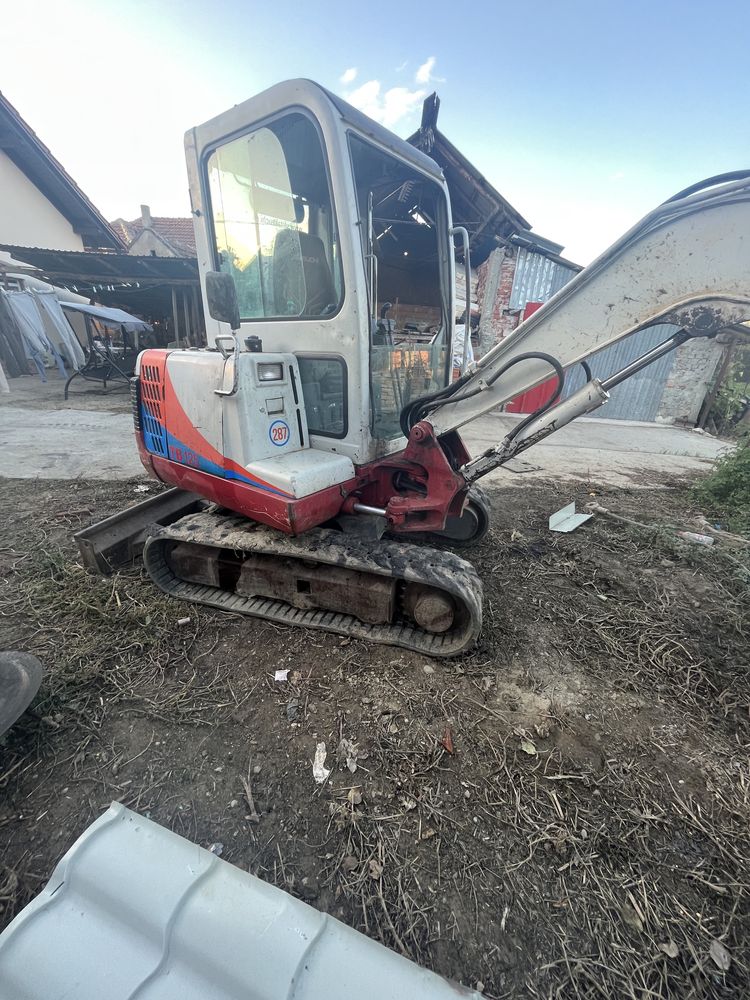 Vand miniexcavator takeuchi 2,8 tone