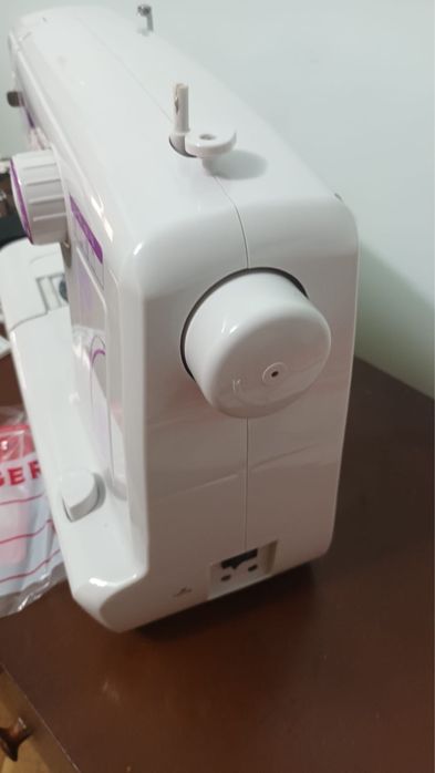 Mașină de cusut Carrefour Home HSEW611-10