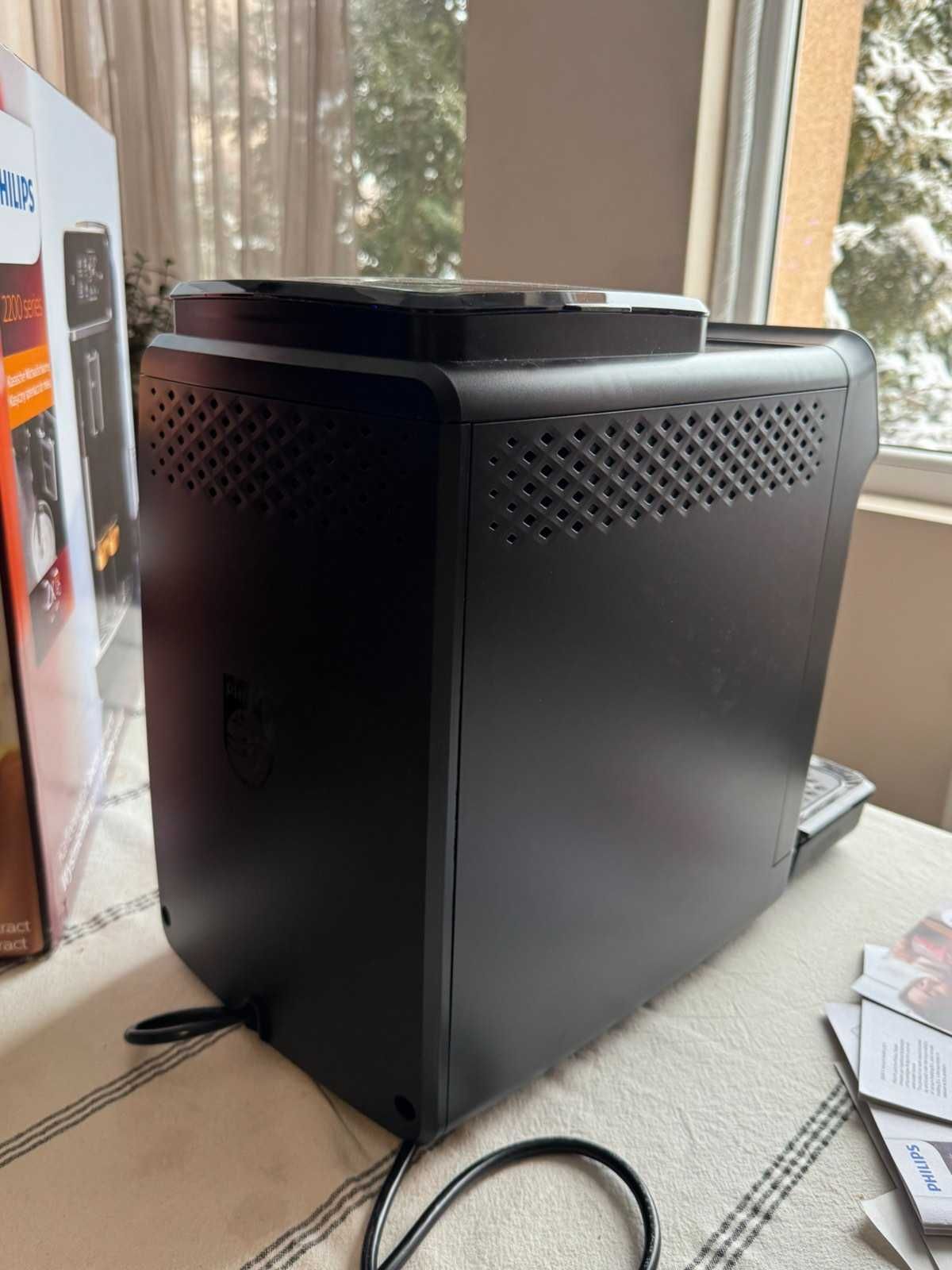 Продавам кафе машина Philips 2200 series