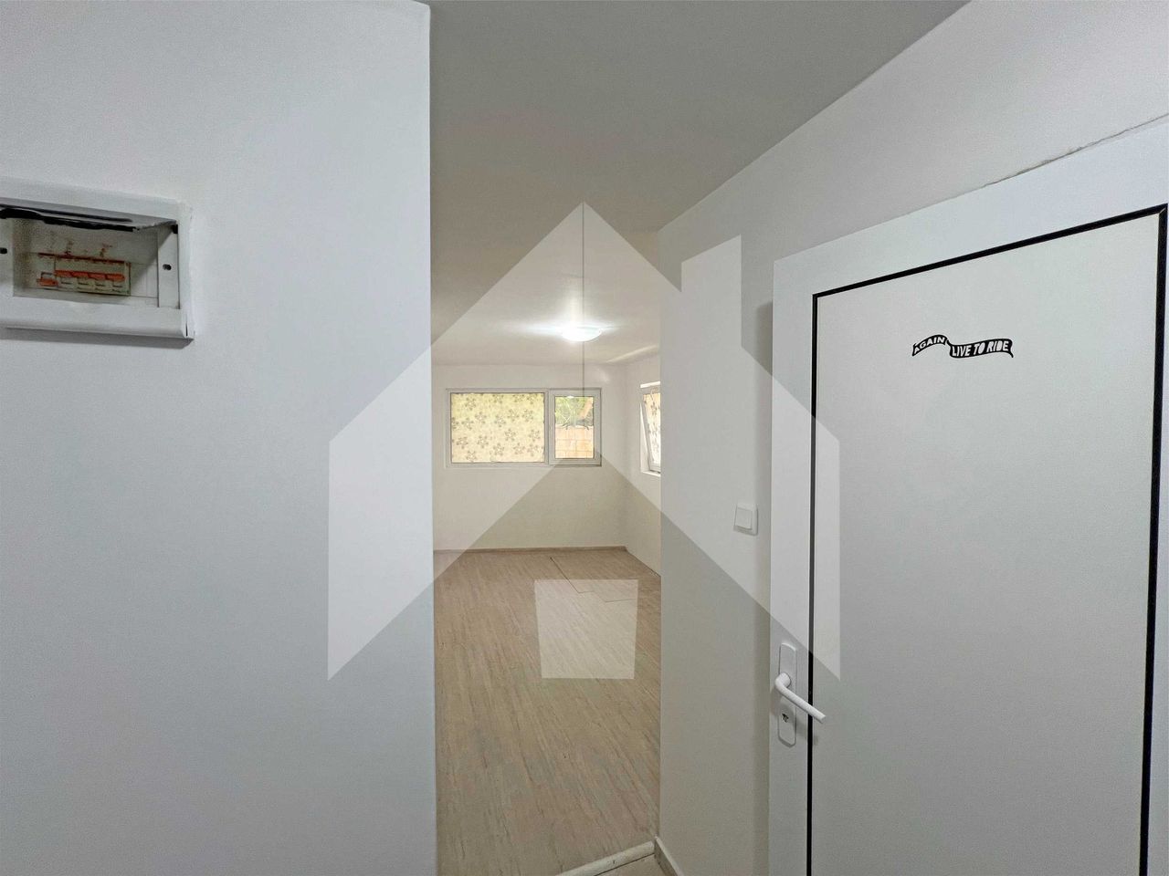 Продава се Едностаен апартамент в Варна, Погреби - 46 кв.м за 1022 €/кв.м - Снимка #5