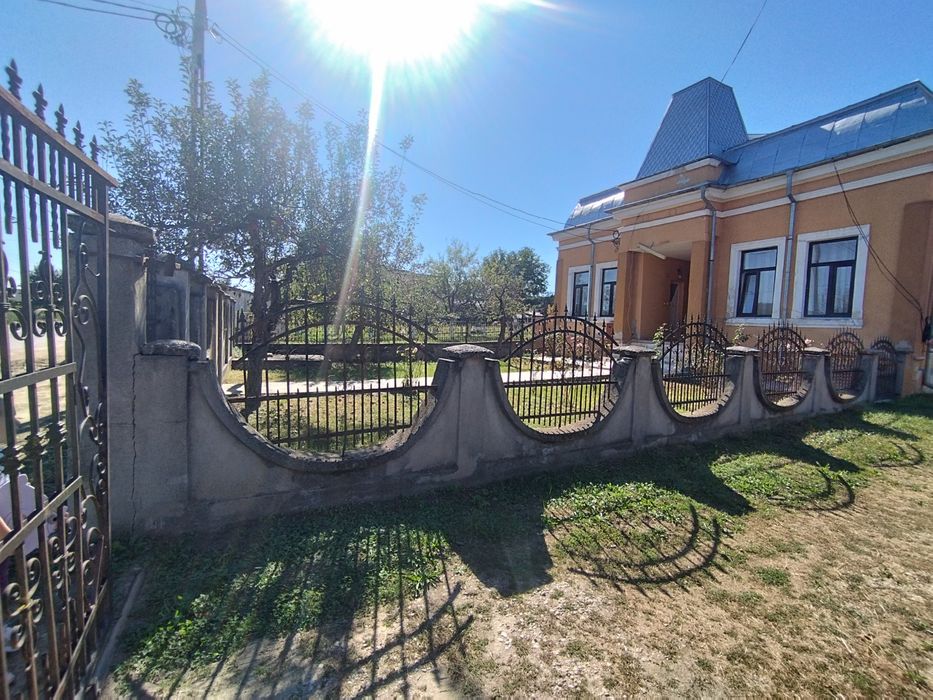 Casă 5 camere + living, teren 1.556 m² – Beleți-Negrești, jud. Argeș