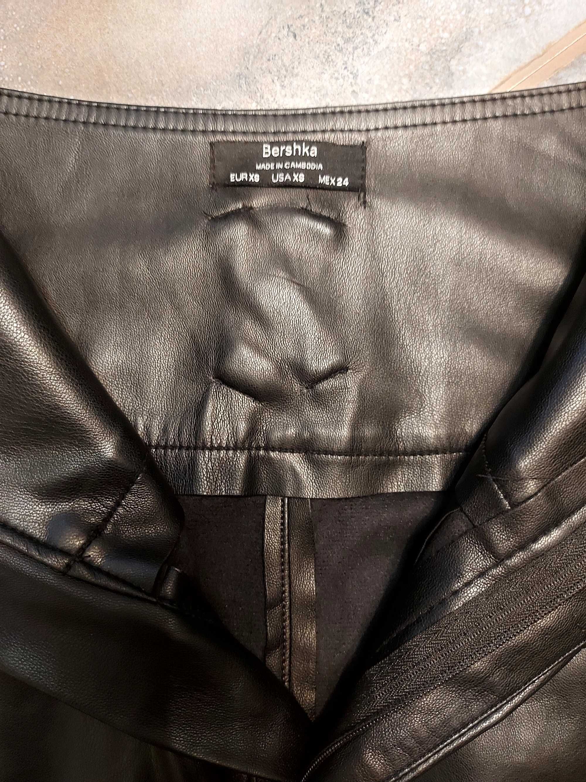 Кожена пола Bershka XS
