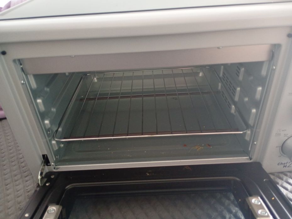 Vând cuptor electric Mandine 28l