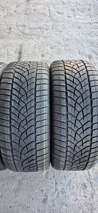 4 anvelope iarna Goodyear 275/45/21.Pretul este pe bucata