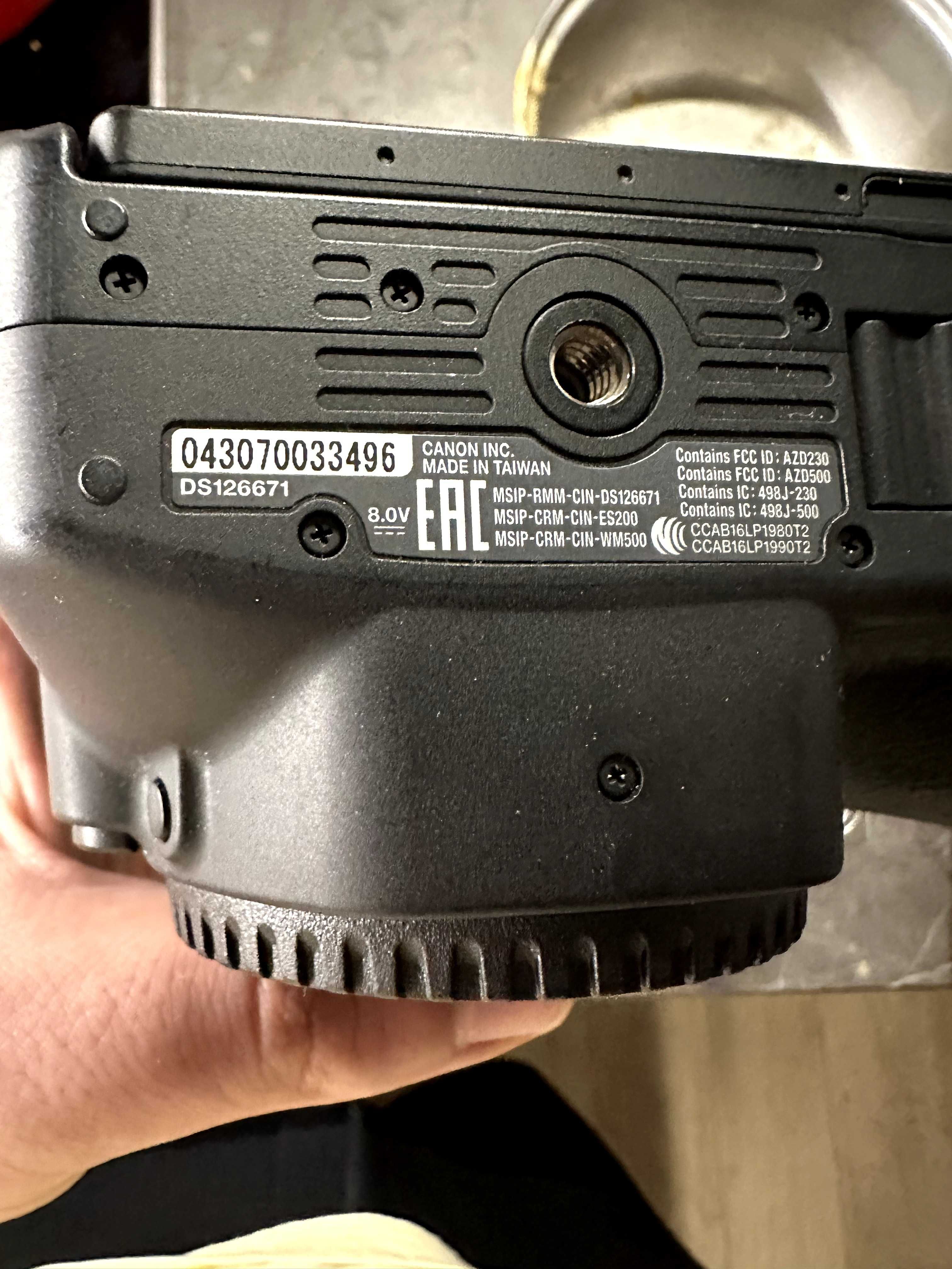 Canon 200D само на 7021 кадъра