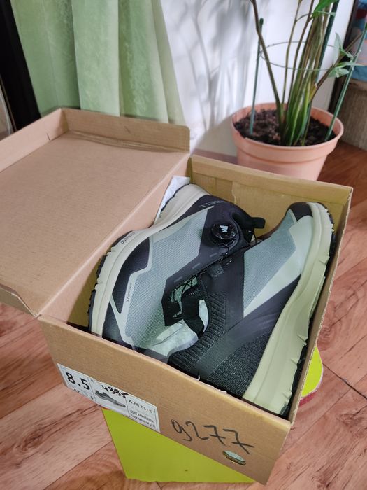 Кроссовки оригинал мужские 41-42 размер