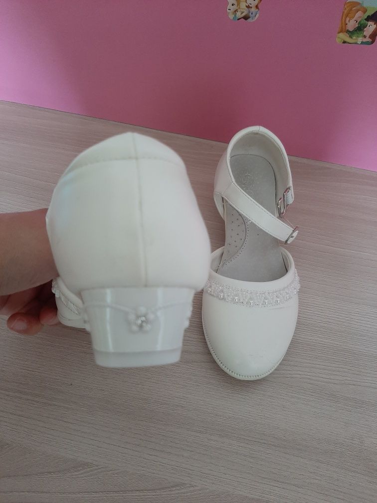 Белые туфли для девочек