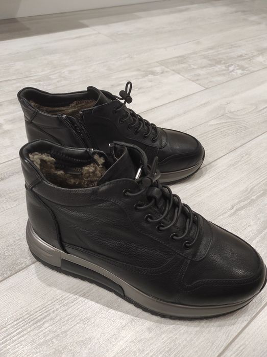 Продается мужская зимняя обувь