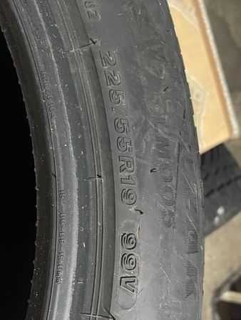 Vand 2 anvelopede iarna Bridgestone 225/55 R19