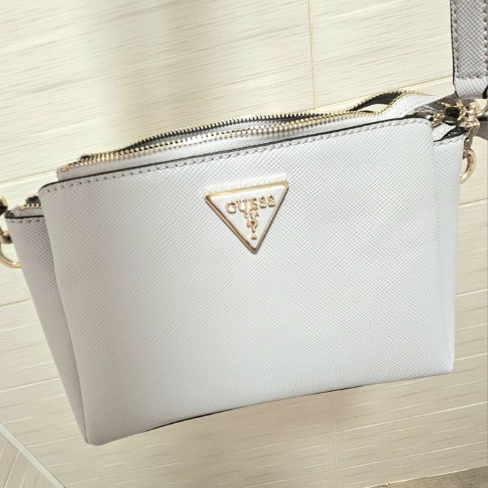 Дамска оригинална чанта GUESS.170лв.Нова