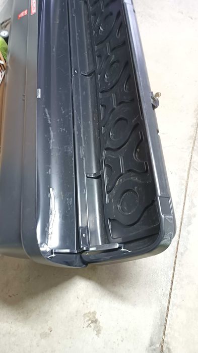 Продавам автобокс HAKR черен мат +