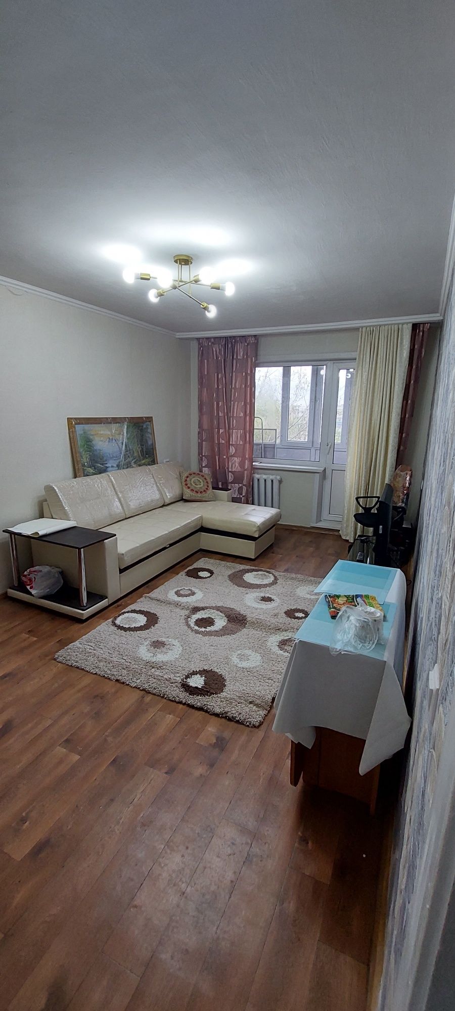 Продаётся 2 ком квартира в пришахтинске 22-й мкр. 20 дом
