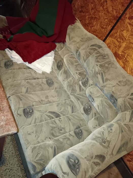 Подарявам Холна гарнитура диван фотьойли табуретки